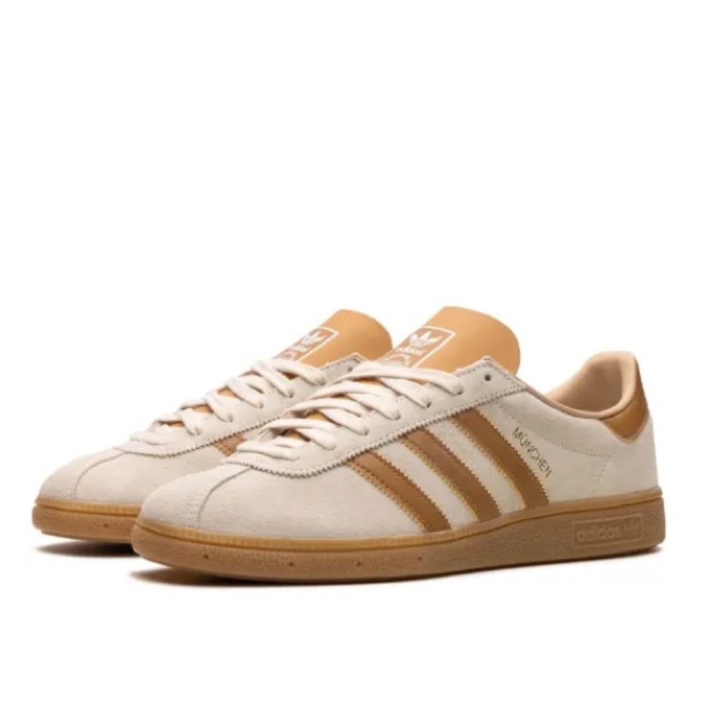 Adidas Originals Men’s 6 Munchen
Cream Faux Leather White Mesa Sneakers
AGY7399